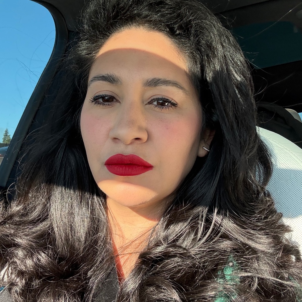 Meet your Posher, Leila